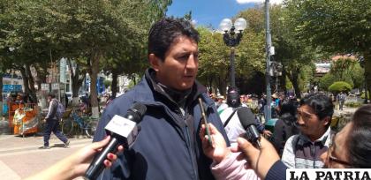Presidente de la junta de distrito de padres de familia, Pablo Rodríguez, anunció el desacuerdo /LA PATRIA
