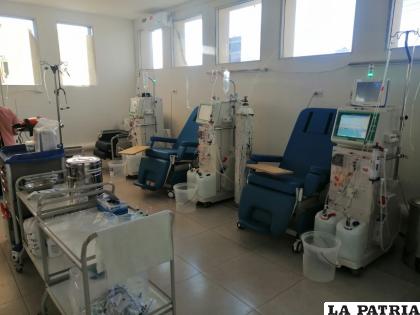Máquinas de la Unidad de Hemodiálisis del Hospital Barrios Mineros / LA PATRIA
