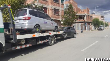 Ambos coches fueron remolcados por Tránsito /LA PATRIA