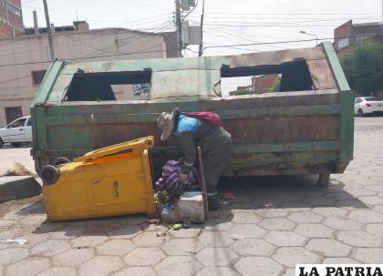 Instalan contenedores de basura en la feria de las Alasitas /EMAO