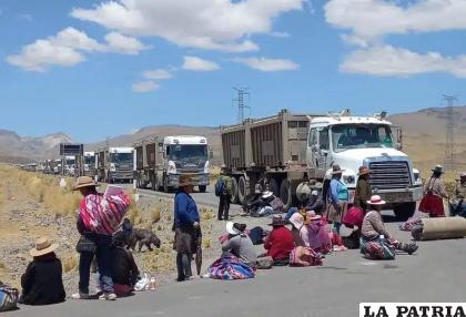 Bloqueos en vías de Espinar, Cusco /rumbominero.com