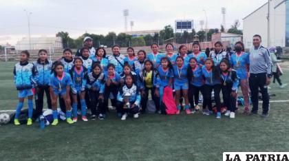 Futuro FC participa en el certamen en su condición de campeón del fútbol orureño en la rama femenina /LA PATRIA