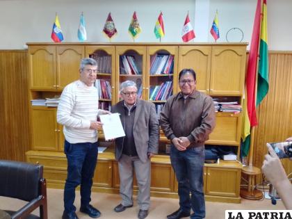 Coordinación con miembros de la UTO y Fundación Patiño /Edgar Condomis