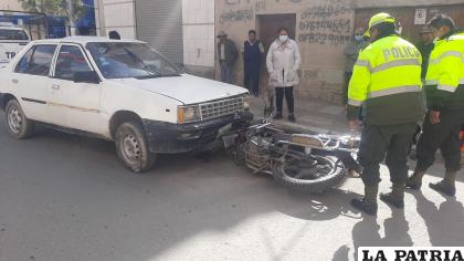 De esta manera terminó la motocicleta tras ser colisionada /LA PATRIA
