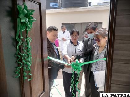 Entrega del proyecto de readecuación de los vestidores de enfermería /LA PATRIA
