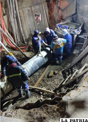 Trabajos de emergencia en la tubería de la Av. Tomás Barrón / Cortesía.