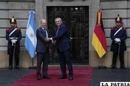 El canciller alemán Olaf Scholz, izquierda, y el presidente argentino Alberto Fernández 
/AP Foto/Natacha Pisarenko