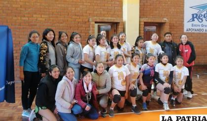 Integrantes del equipo de San Martín campeón en Infantil damas /LA PATRIA