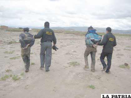 El camino para sacarlos estuvo lleno de fango