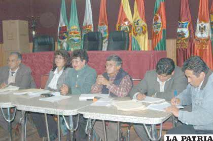 Autoridades de diferentes instituciones se reunieron para solucionar conflicto de urbanizaciones que compraron lotes de terreno de la Sucesión Urquidi