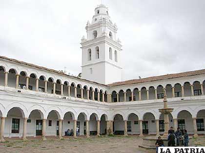 La Contraloría General del Estado, encontró irregularidades en la administración de la Universidad San Francisco Xavier