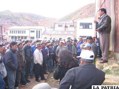 Cooperativistas mineros decidieron movilizarse para acelerar la aprobación de su urbanización