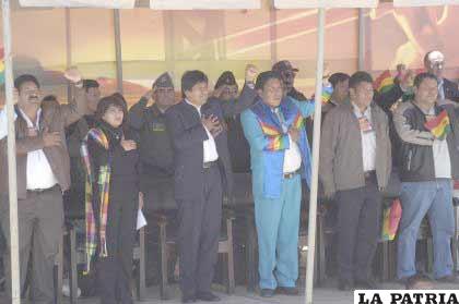 En el palco de autoridades del IX Festival de Bandas estuvieron sólo representantes del gobierno, prefecto y alcalde de Oruro, no participaron de la fiesta