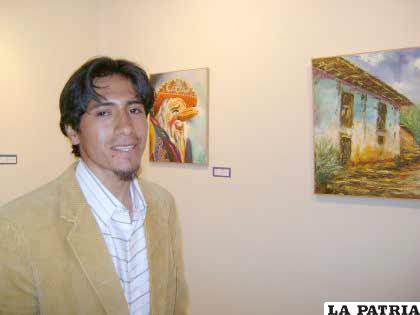 El artista peruano Julio César Puelles Cruz, expone sus obras en Oruro