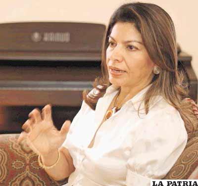 La candidata oficialista para la presidencia de Costa Rica, Laura Chinchilla