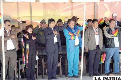 El presidente Evo Morales y la ministra Zulma Yugar, encabezaron la comitiva gubernamental que asistió al IX Festival de Bandas