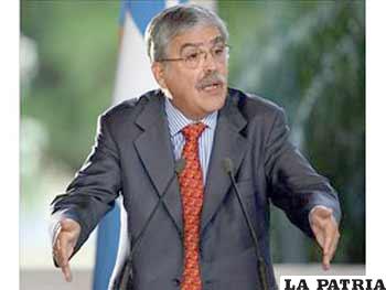 El ofrecimiento lo hizo el ministro argentino de Planificación y Obras Públicas, Julio de Vido