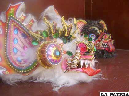 Oruro muestra a los visitantes máscaras y trajes en una atractiva exposición