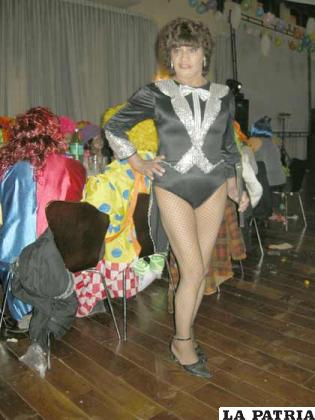 “La Ilusionista” Amalia Maldonado mereció el primer premio en categoría individual, con su traje de luces.