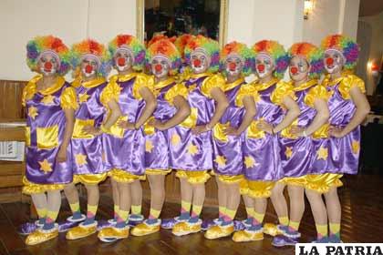 “Ni Pu ni Flau”: Narda Camargo, Leslie Camargo, Karina Camargo, Karen Villarroel, Verónica Molina, Nayra Altamirano, Cristina Cloque, Melina Padilla Teresa Adrián. Segundo premio de grupos.