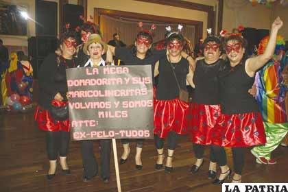“La gran domadorita y sus mariconileritas”: Ingrid Nava, Julia Rivas, Marlene de Sillerico, Teresa Lucero, Cristina Reynoso, Patricia Gallardo, Rosa Gómez Mier, ganadoras del cuarto premio, categoría grupos.