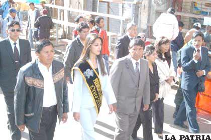 Comitiva que dio inicio a la peregrinación de danzarines