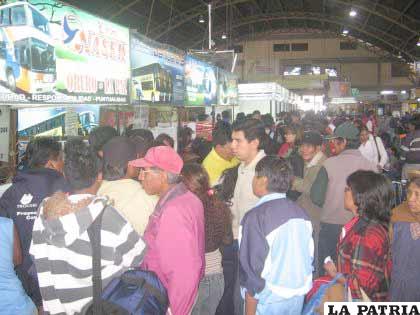 Miles de turistas llegan para el Carnaval