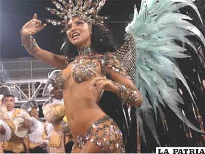 La música y el movimiento desbordan el carnaval de Río de Janeiro