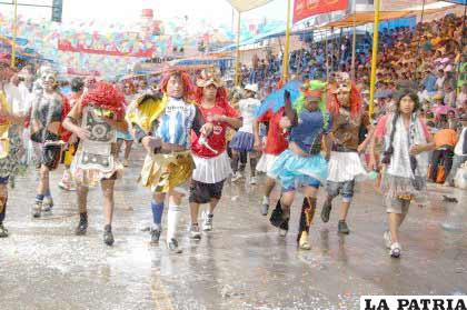 La “Diablura SOGALBE”, satiriza  la usurpación de  la danza de  la Diablada en países vecinos