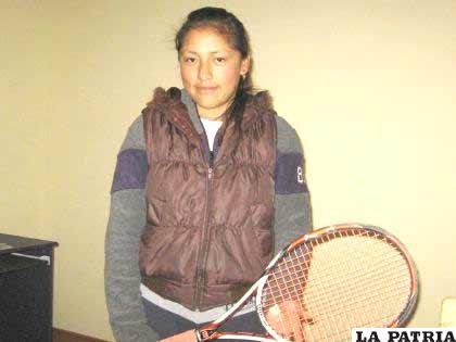 La tenista orureña Sheila Aquino