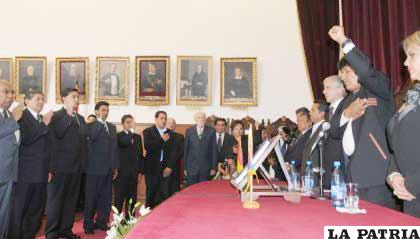 El Presidente Evo Morales posesionó a magistrados interinos para el Poder Judicial 