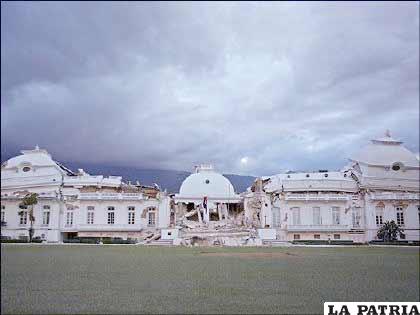 Puerto Príncipe, una capital devastada por un terremoto que tumbó incluso el Palacio Nacional.