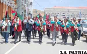 Los militantes del Mcsfa y funcionarios ediles salieron a las calles para presentar sus candidatos 