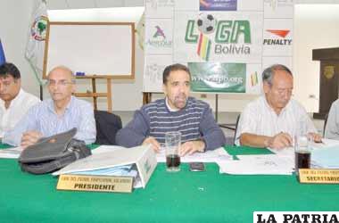 Ayer, sesionaron los dirigentes de la Liga de Fútbol Profesional Boliviano