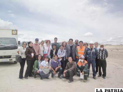 Grupo de voluntarios que trabaja en el proyecto