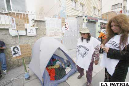 La huelga de hambre se instaló frente al Gran Cuartel General del Estado Mayor