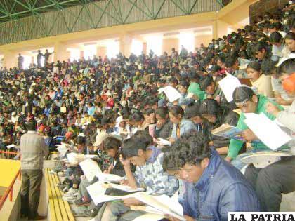 Miles de postulantes para 500 vacantes en la Normal