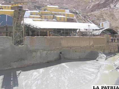 Los desechos mineros provocaron severos daños en la Sub Cuenca de Huanuni