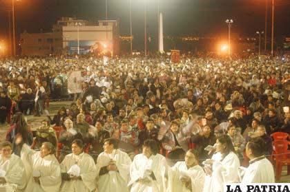 En primera fila los laicos que apoyaron en el desarrollo de la celebración eucarística