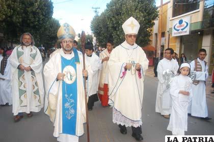 Autoridades eclesiales encabezaron la procesión