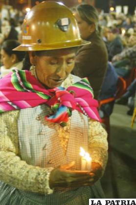 La fe y devoción de una mujer minera