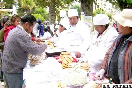 Personas con discapacidad mostraron sus potencialidades en la especialidad de repostería