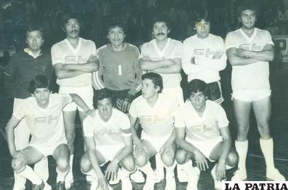 Selección de Oruro de fútbol de salón (1981), que participó en el Nacional deSucre