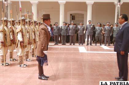 El singular acto de la entrega de la Guardia de Honor a la Gobernación fue el inicio de los festejos del 10 de Febrero 