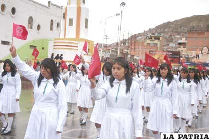 Estudiantes demostraron unción patriótica en el desfile escolar del 10 de Febrero