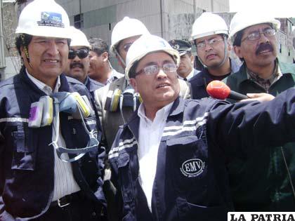 El presidente del Estado, Evo Morales junto al Gerente General de la EMV, Ramiro Villavicencio en la inspección de Vinto