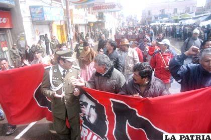 La COD, en lugar de desfilar hizo una marcha de protesta