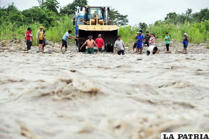 Las intensas lluvias y las crecidas de los ríos ponen en emergencia a numerosos municipios de Bolivia