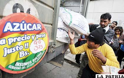 Continúa llegando azúcar de Colombia y Brasil, el gobierno dice que ya no deben haber filas desde mañana