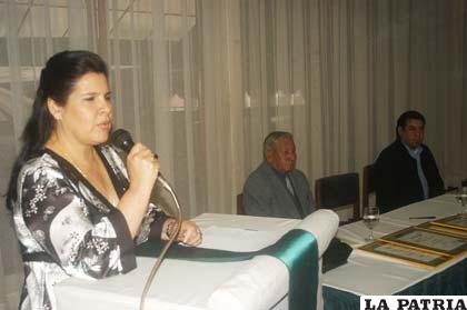 La presidenta de Sobdaycom Enriqueta Ulloa, se reunió con artistas orureños